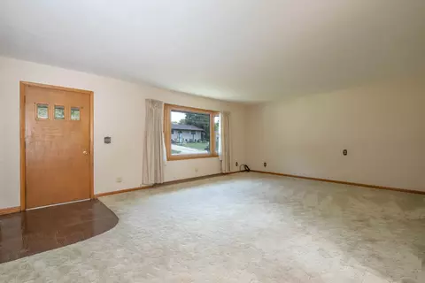 1121 Taylor St, Pecatonica, IL 61063 photo 2