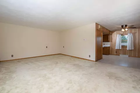 1121 Taylor St, Pecatonica, IL 61063 photo 4
