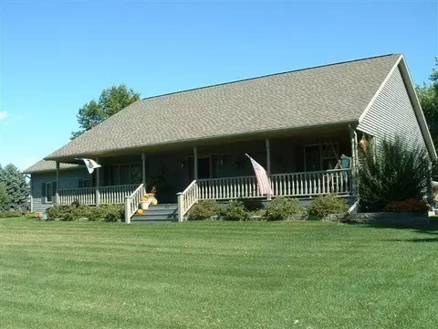 302 Clark St, Warren, IL 61087 photo 1