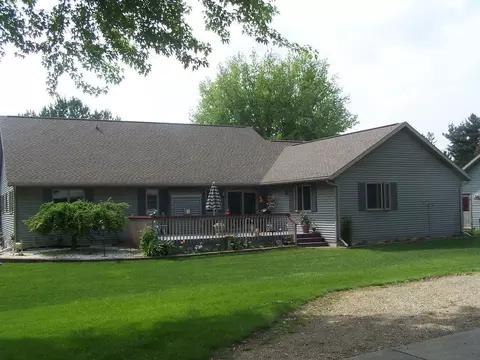 302 Clark St, Warren, IL 61087 photo 2