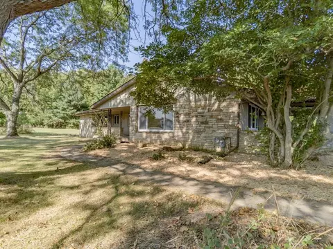 16961 Comly Rd, Pecatonica, IL 61063 photo 2