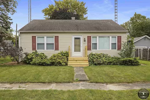 719 E 3rd St, Belvidere, IL 61008 photo 2