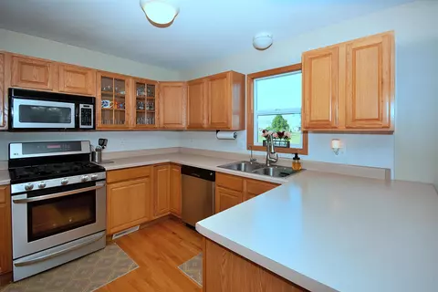 1820 Eden Pl, Rockford, IL 61107 photo 3