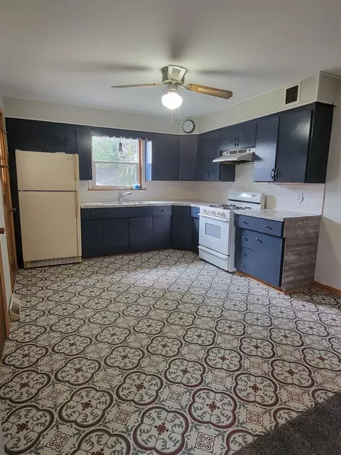 633 W Ringold St, Freeport, IL 61032 photo 5