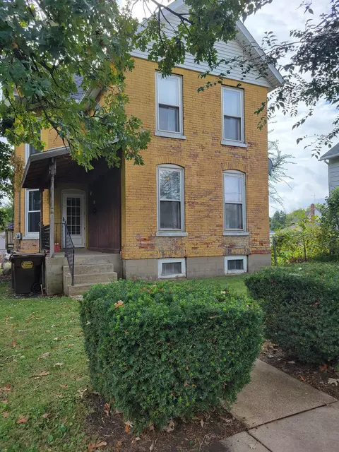 633 W Ringold St, Freeport, IL 61032 photo 2