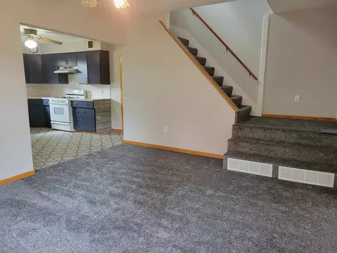633 W Ringold St, Freeport, IL 61032 photo 3