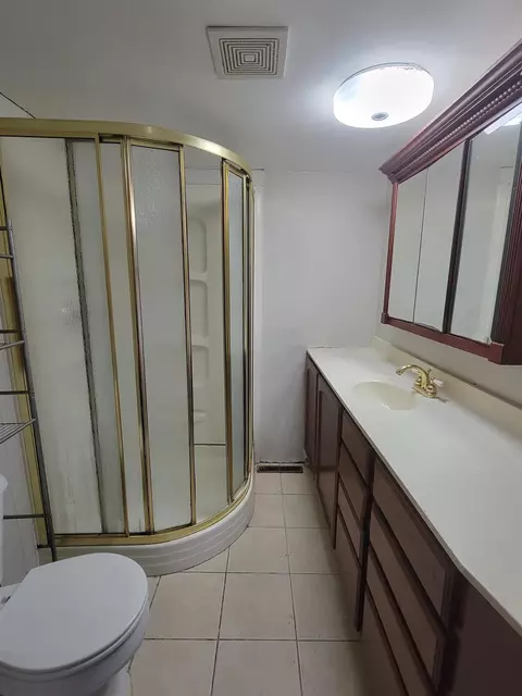633 W Ringold St, Freeport, IL 61032 photo 6
