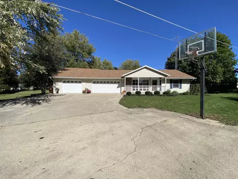 313 Blair Ln, Lanark, IL 61046 photo 3
