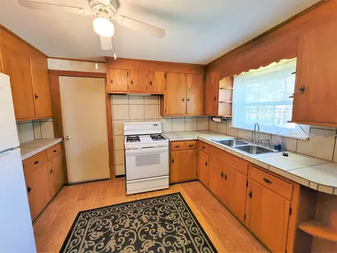 202 E Main St, Winnebago, IL 61088 photo 9