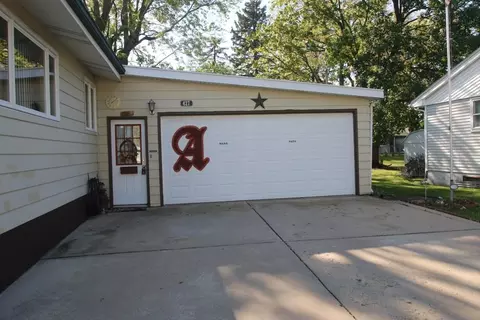427 E 8th St, Belvidere, IL 61008 photo 5