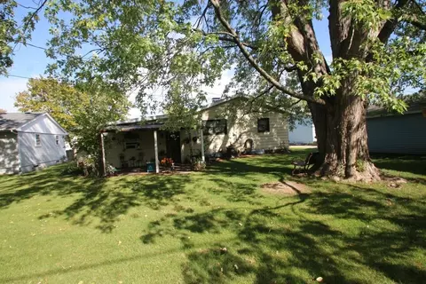 427 E 8th St, Belvidere, IL 61008 photo 9