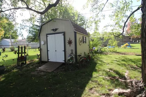 427 E 8th St, Belvidere, IL 61008 photo 8