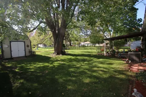 427 E 8th St, Belvidere, IL 61008 photo 7