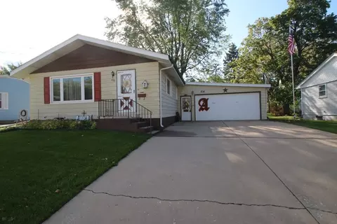 427 E 8th St, Belvidere, IL 61008 photo 2