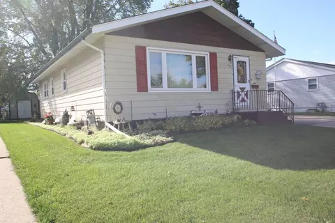 427 E 8th St, Belvidere, IL 61008 photo 3