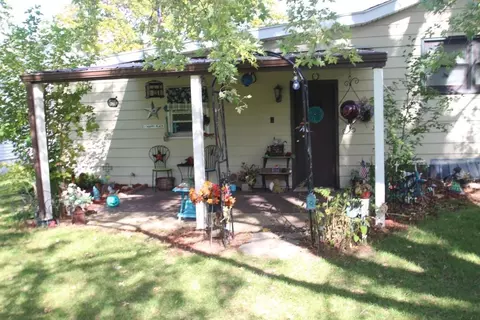 427 E 8th St, Belvidere, IL 61008 photo 10