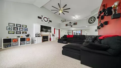 390 Red Fox Dr, Davis Junction, IL 61020 photo 3