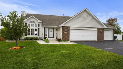390 Red Fox Dr, Davis Junction, IL 61020 photo 1