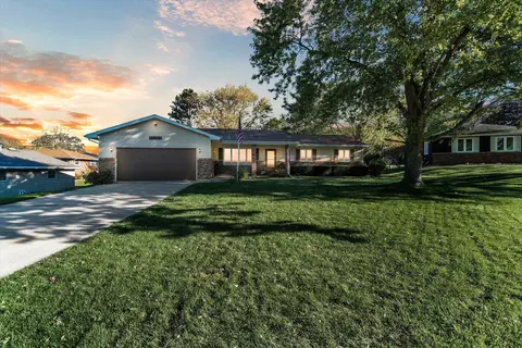 1912 Tomahawk Ct, Freeport, IL 61032 photo 2