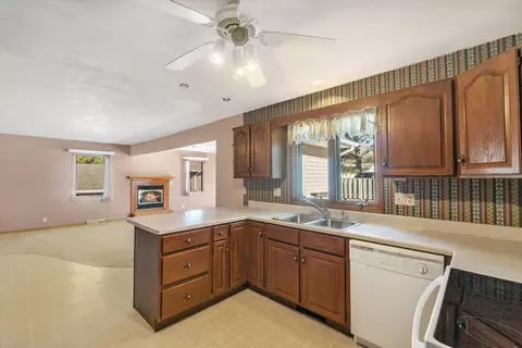 1912 Tomahawk Ct, Freeport, IL 61032 photo 5