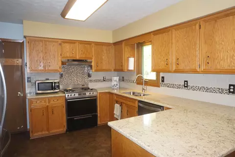 11085 Pheasant Run Ln, Roscoe, IL 61073 photo 9