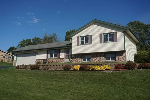 11085 Pheasant Run Ln, Roscoe, IL 61073 photo 2