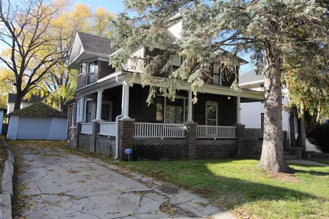 1018 S Maple Ave, Freeport, IL 61032 photo 2