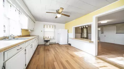 11461 N Pecatonica Rd, Leaf River, IL 61047 photo 4