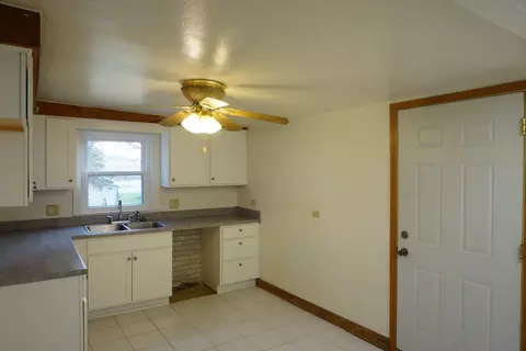 324 E Blackhawk Dr, Byron, IL 61010 photo 7
