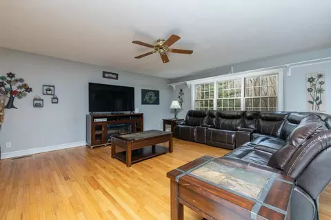 7150 Dusty Trl, Roscoe, IL 61073 photo 11