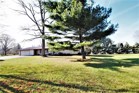 5206 Williams Dr, Roscoe, IL 61073 photo 3