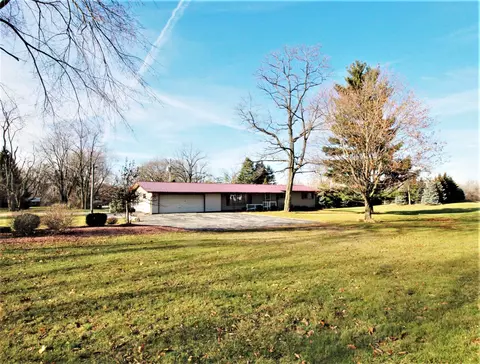5206 Williams Dr, Roscoe, IL 61073 photo 2
