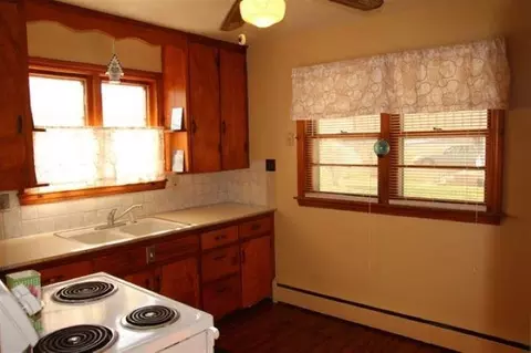 322 E 3rd St, Pecatonica, IL 61063 photo 6
