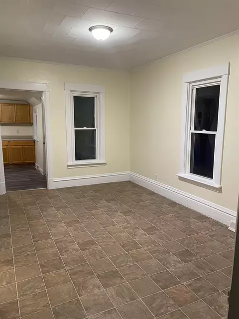 307 E Locust St, Belvidere, IL 61008 photo 9