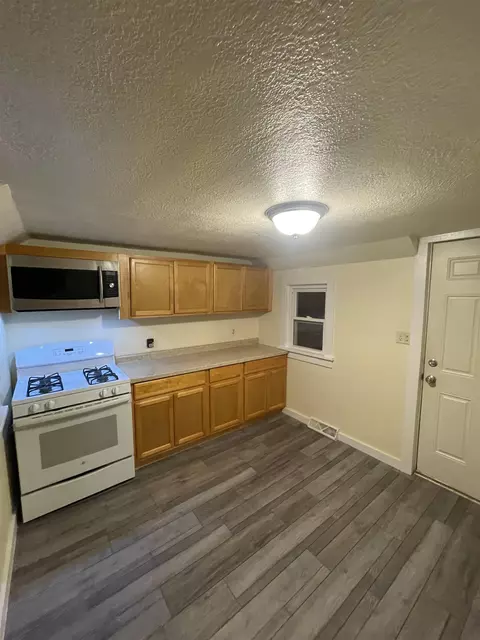 307 E Locust St, Belvidere, IL 61008 photo 3