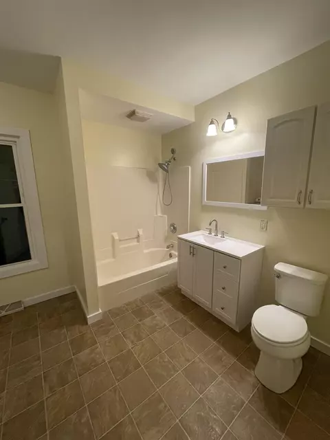307 E Locust St, Belvidere, IL 61008 photo 11
