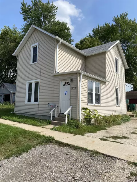307 E Locust St, Belvidere, IL 61008 photo 1