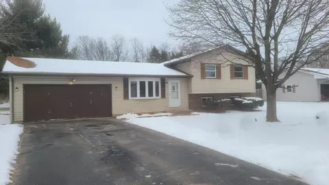4556 Straw Ln, Roscoe, IL 61073 photo 1