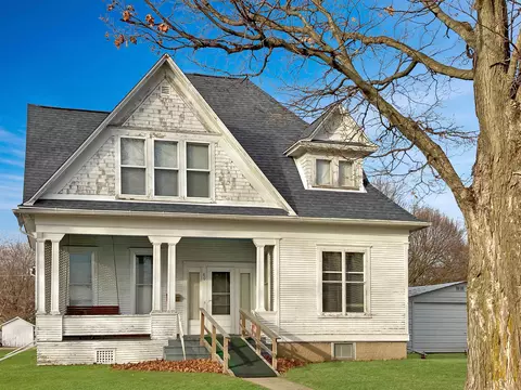 60 School St, Chadwick, IL 61014 photo 1