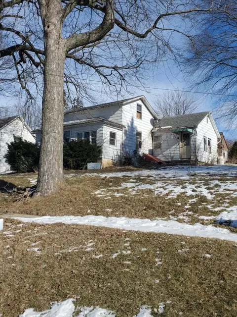 206 S Jackson, Mount Carroll, IL 61053 photo 1
