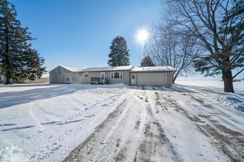 7765 E Winneshiek Rd, Ridott, IL 61067 photo 1
