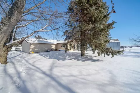 7765 E Winneshiek Rd, Ridott, IL 61067 photo 24