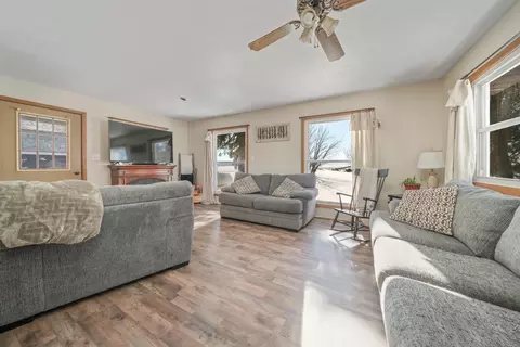 7765 E Winneshiek Rd, Ridott, IL 61067 photo 3