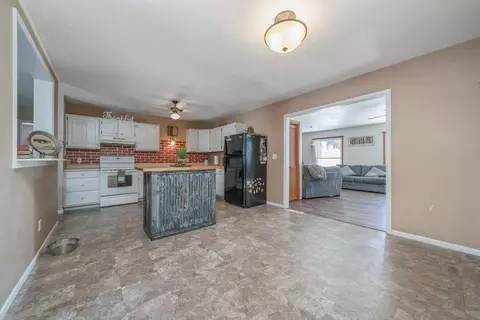 7765 E Winneshiek Rd, Ridott, IL 61067 photo 7