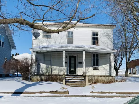 127 E Locust St, Lanark, IL 61046 photo 1