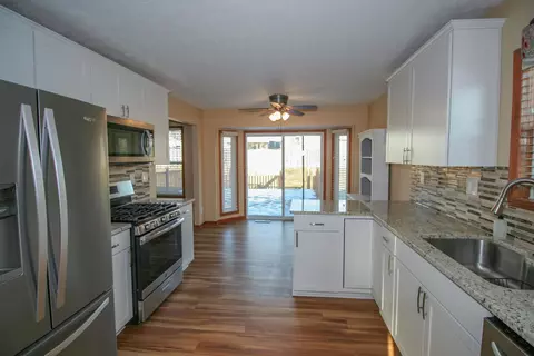 931 Brandy Bend Rd, Roscoe, IL 61073 photo 8