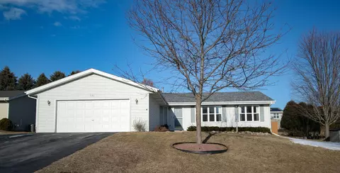 931 Brandy Bend Rd, Roscoe, IL 61073 photo 1