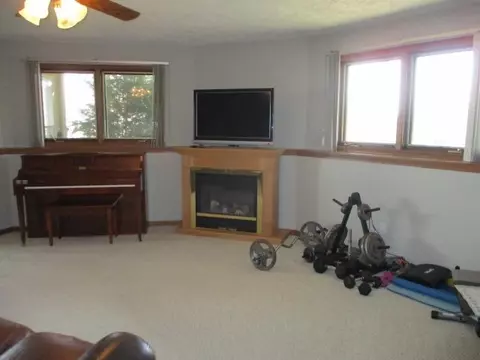 821 Pitcairn, Lake Summerset, IL 61019 photo 15