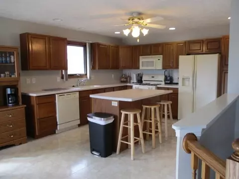 821 Pitcairn, Lake Summerset, IL 61019 photo 5
