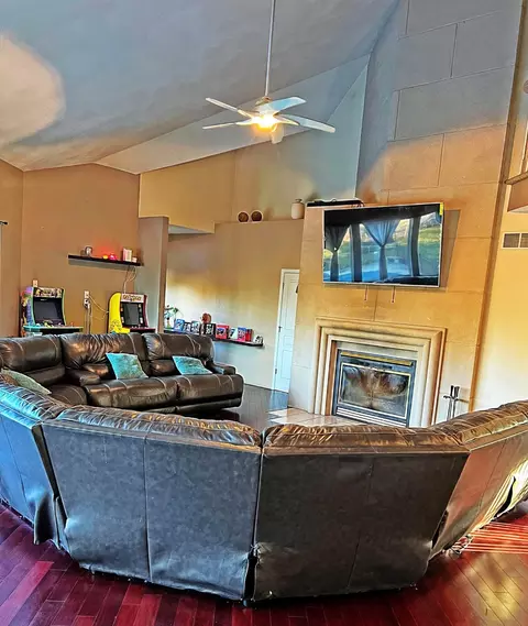 916 Olson Spring Close Close, Belvidere, IL 61008 photo 11